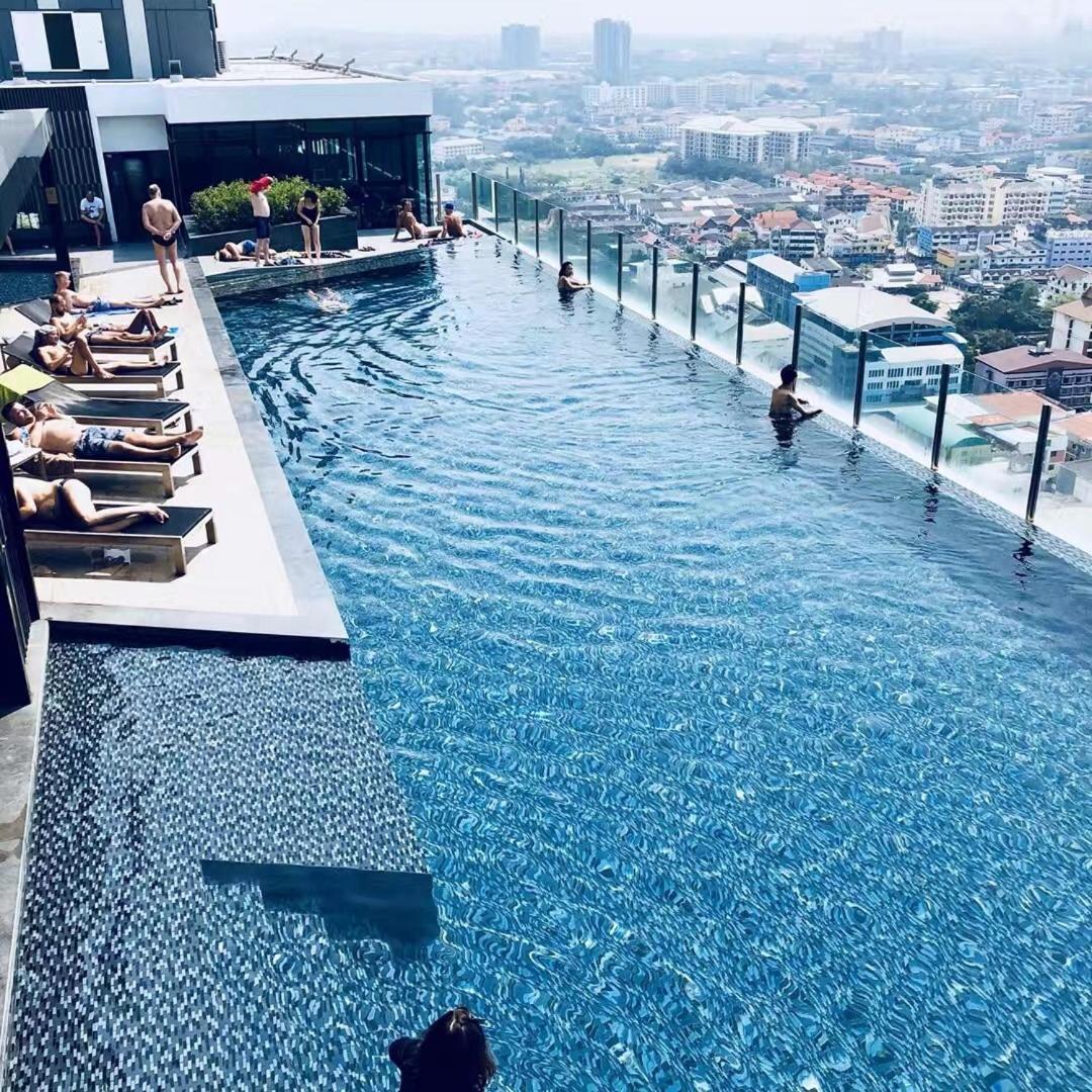 Appartamento The Base Pattaya Esterno foto